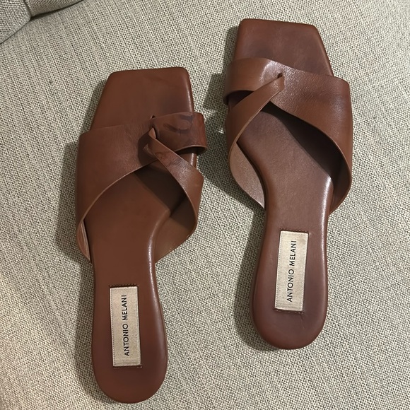 Antonio Melani flat sandals, in good condition. Classic color! - Picture 1 of 5